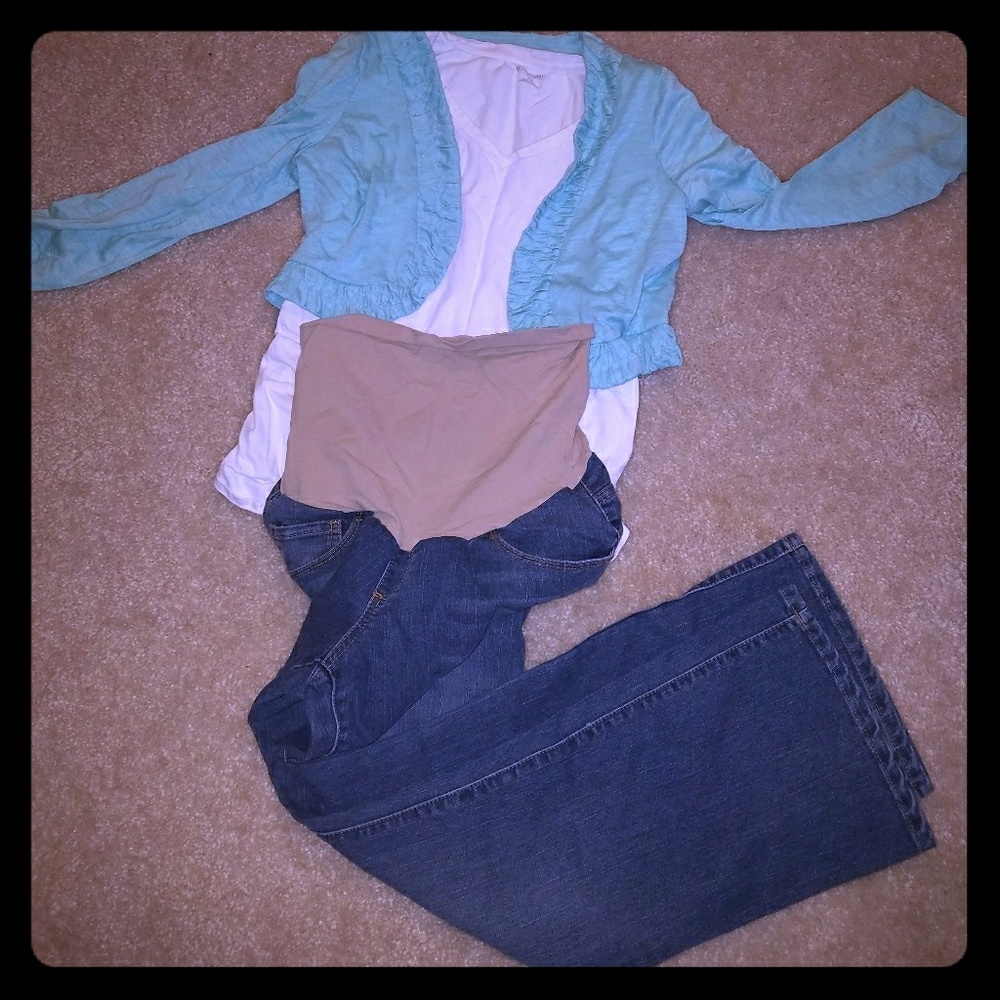 Light blue maternity jeans